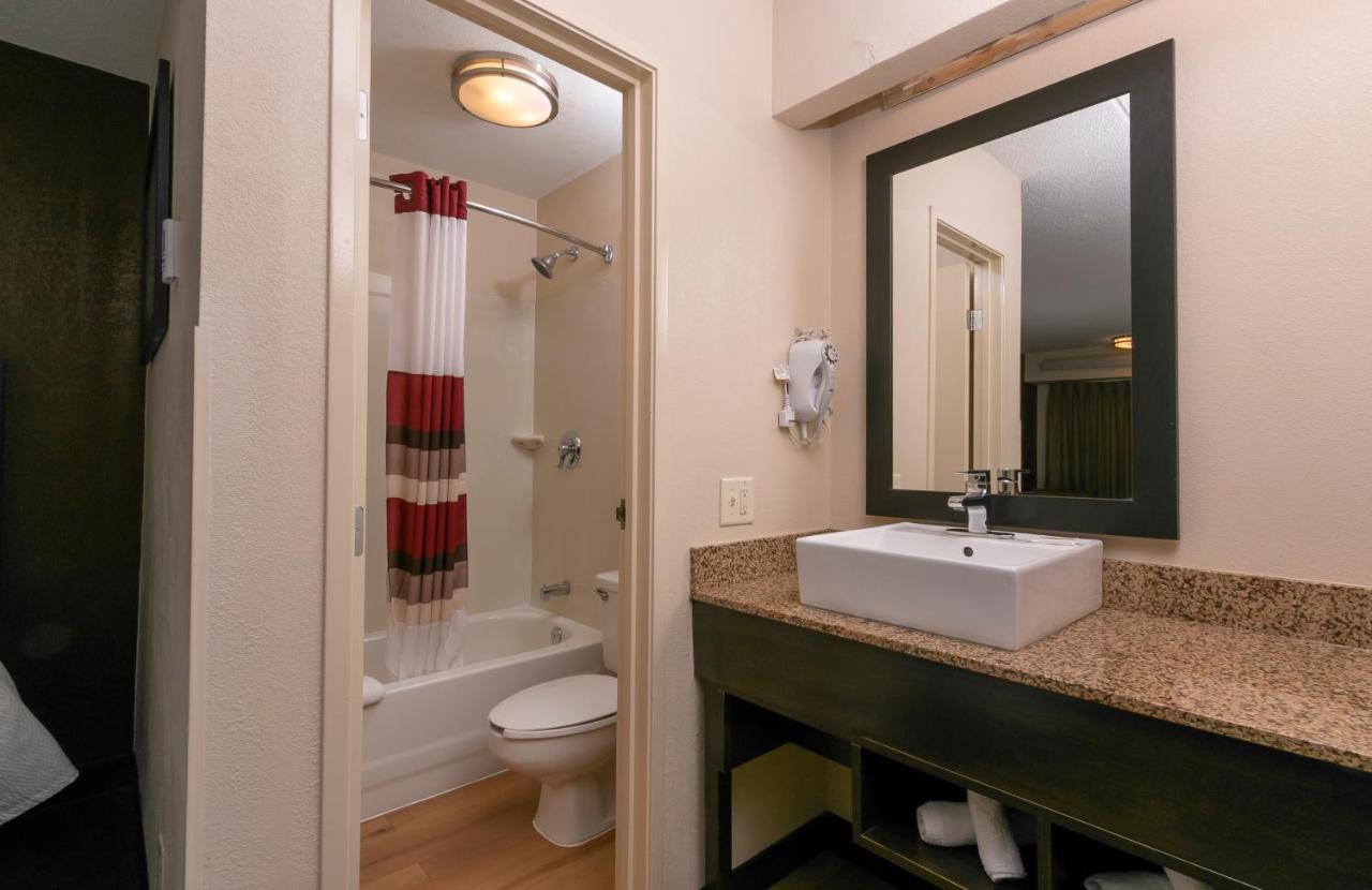 Red Roof Inn Plus+ Atlanta - Buckhead Druid Hills Exterior foto